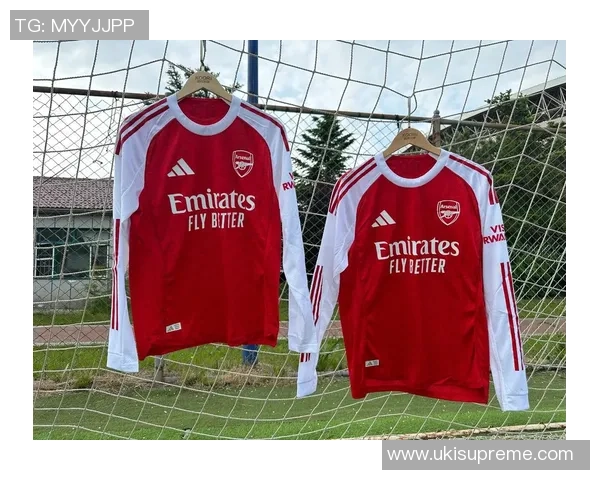 红色足球明星代言名单揭秘：他们如何影响品牌与球迷的心灵连接